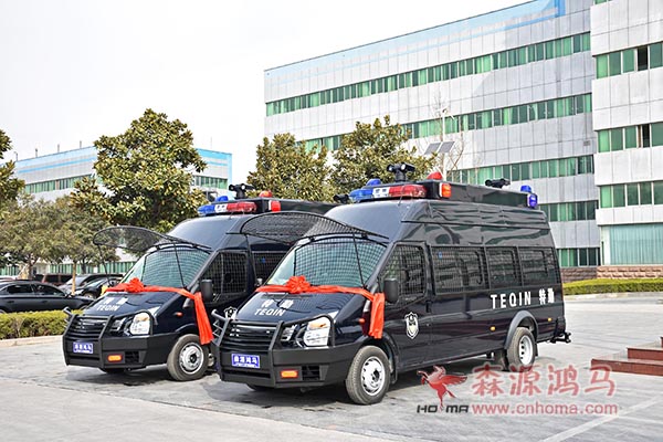 河南漯河防暴运兵车发车(图1)