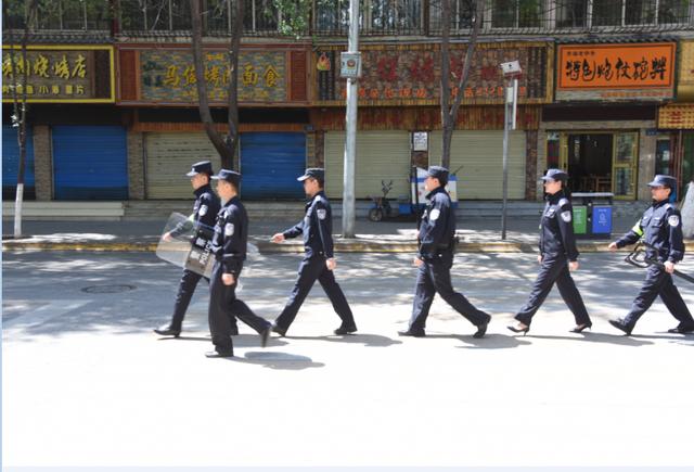 城中区召开综合执法服务站暨24小时平安在线 新闻发布会(图6)