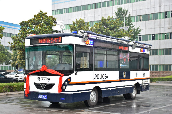 林州市采购8米移动警务方舱发车(图2)