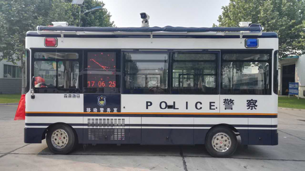 避暑胜地再添高科技装备  河北承德移动警务室发车(图3)