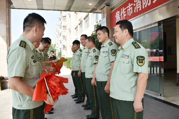 “消防宣传战士”整装待发  焦作消防支队举行消防宣传车发放仪式(图6)