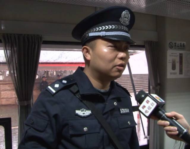 移动警务室：便民服务  守护平安的美丽风景线(图2)