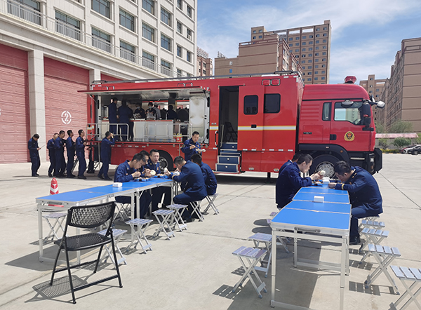 甘肃张掖：饮食保障车正式“入伍” 战勤保障新装备催生战斗力(图9)