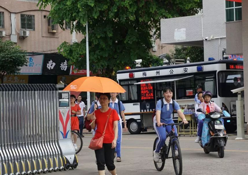 森源鸿马移动警务车进校园 为师生提供更全面的服务(图2)