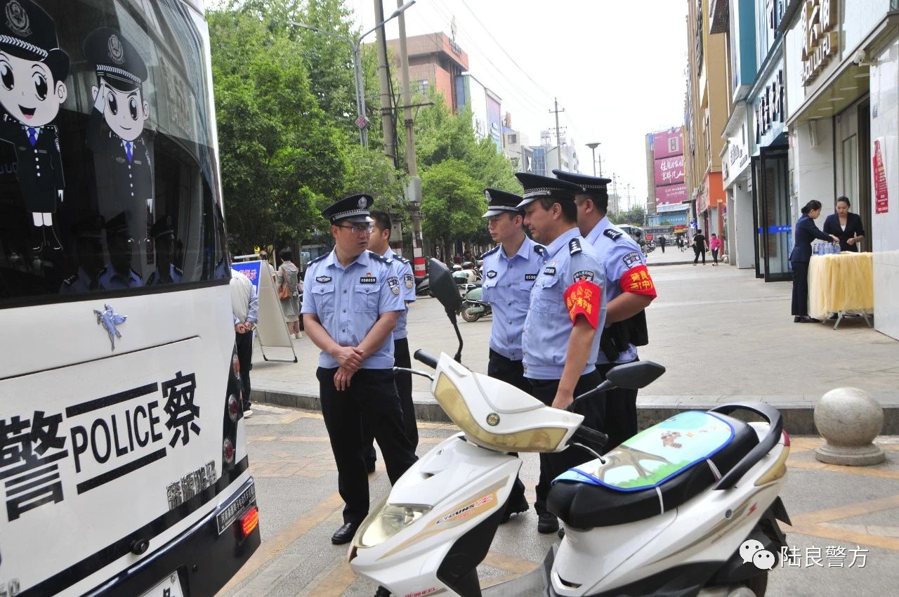 护航高考 | 高考首日 逐梦路上 陆良公安全力守护！(图1)