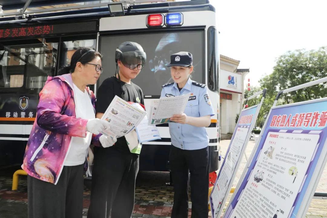 森源鸿马移动警务室亮相姜堰街头，太炫酷了！(图4)