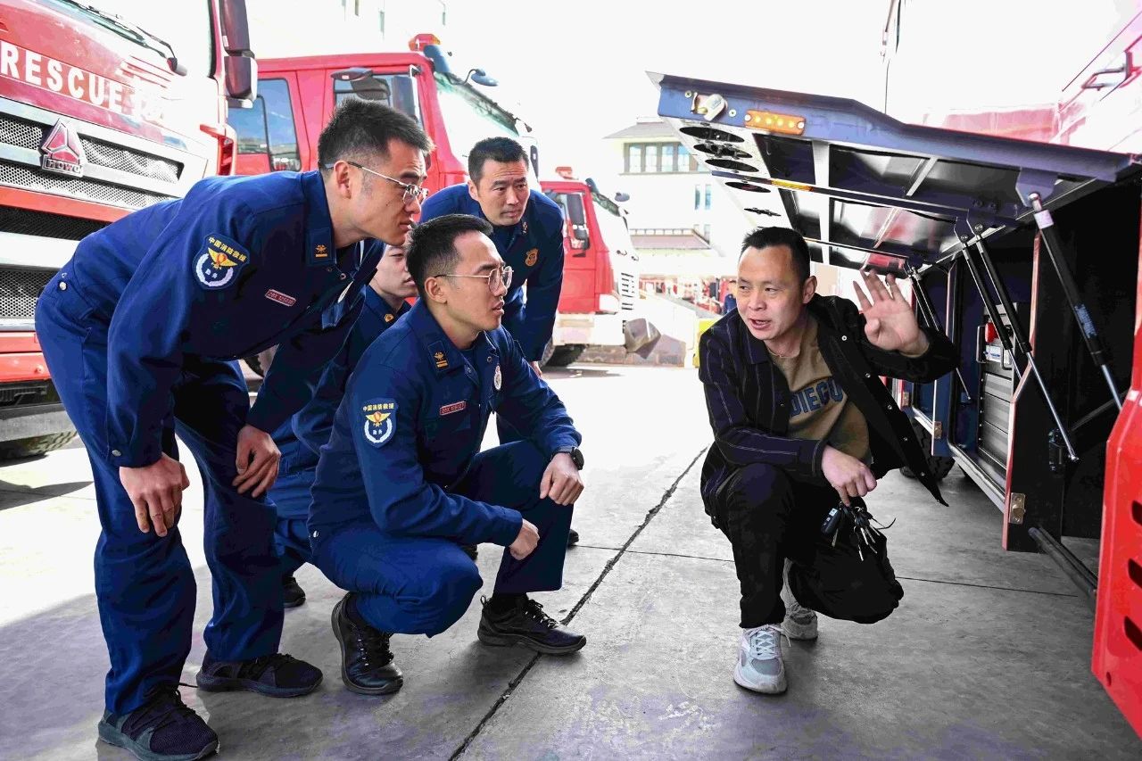 森源鸿马淋浴车上岗—嘉峪关市消防救援支队再添遂行应急保障新利器(图3)